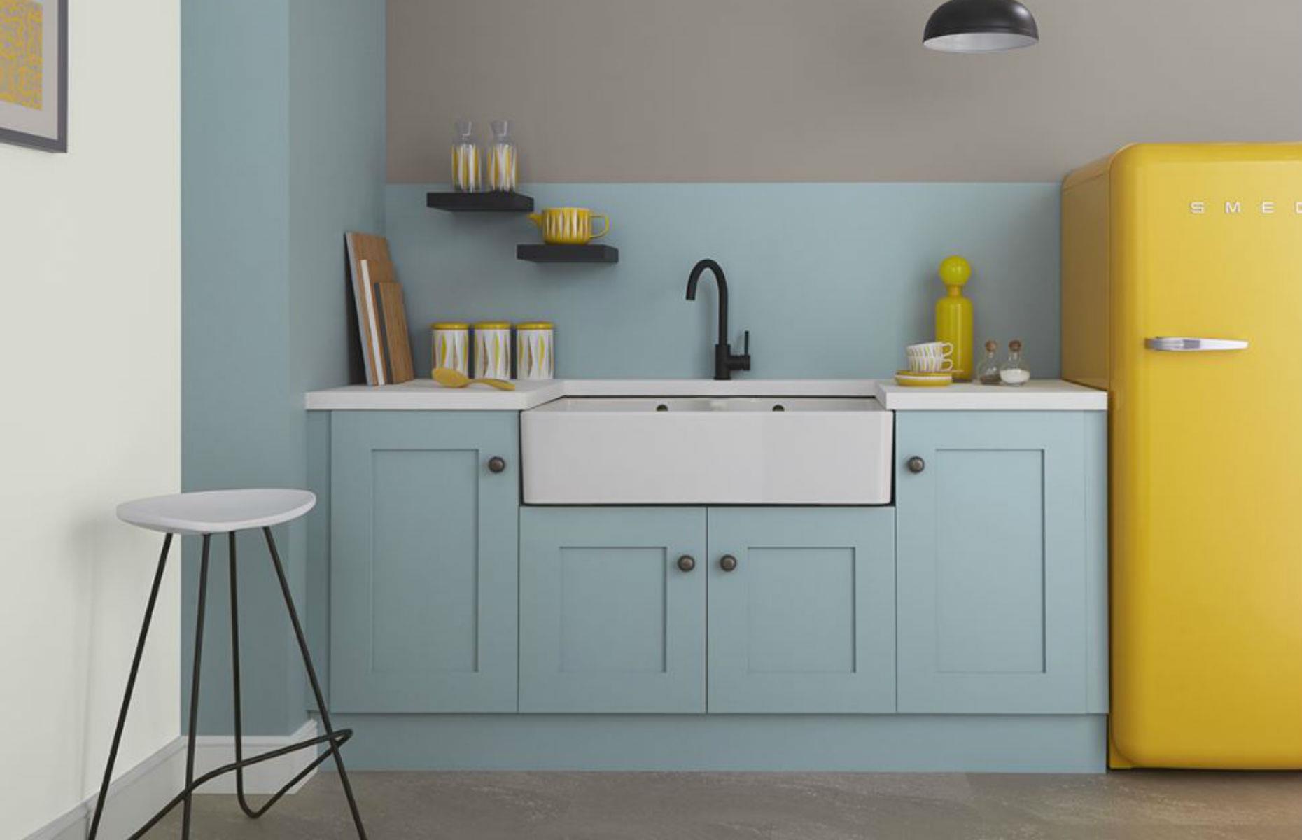 Complement with colour